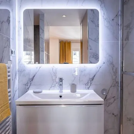 Luxury With Balcony On Famous Rue D'antibes! - Kiss By Halldis Apartment *